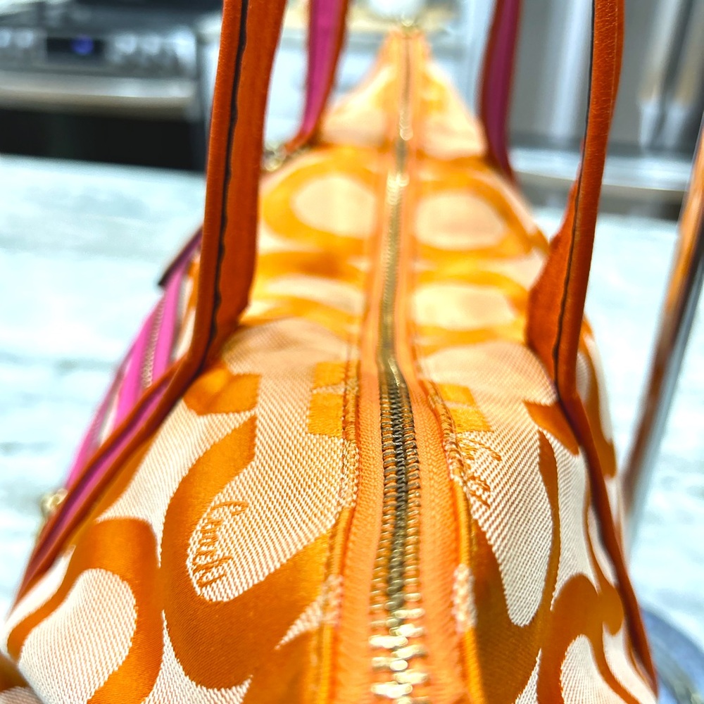 Coach Authentic Poppy Op Art Signature Jacquard Lined Shoulder/Tote Bag - Picture 10 of 12